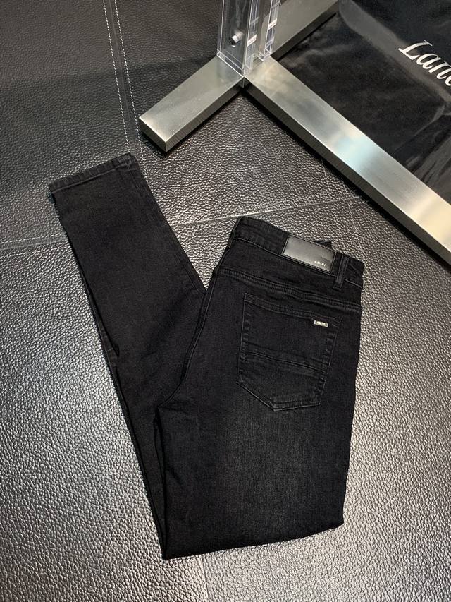 Amiri exclusive new slim-fit straight jeans, a premium version! Made with breath