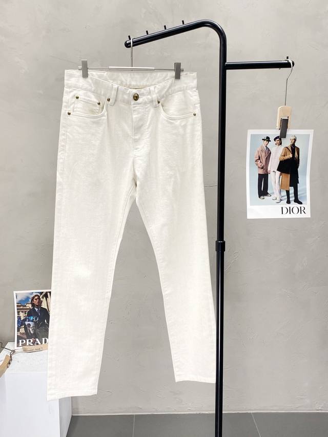 Louis Vuitton exclusive new spring/summer casual jeans in premium style! Made wi