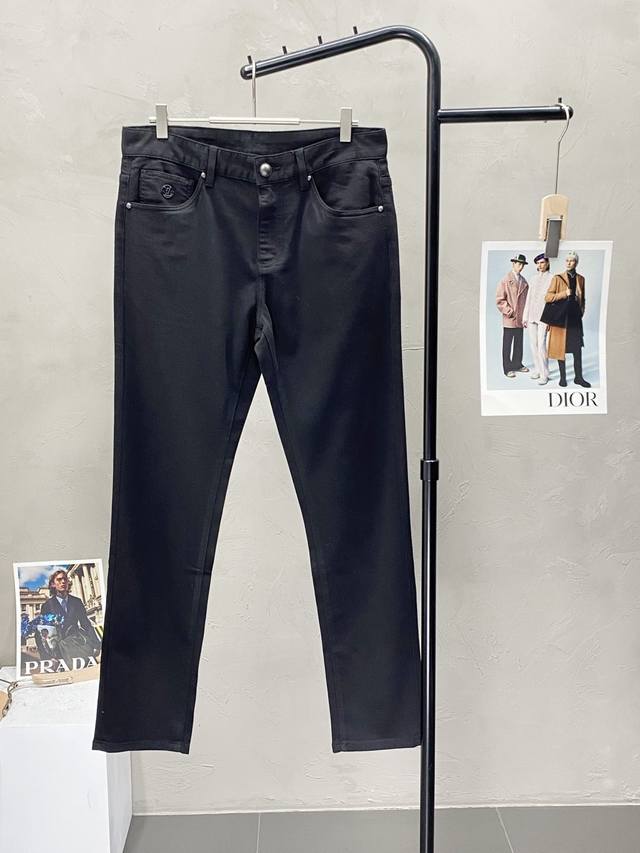 Louis Vuitton exclusive new high-end casual spring/summer jeans! Made with breat