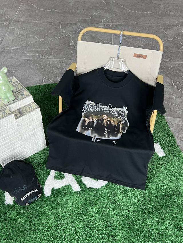 Balenciaga's 2025 Spring/Summer new collection debuts at the official store. The