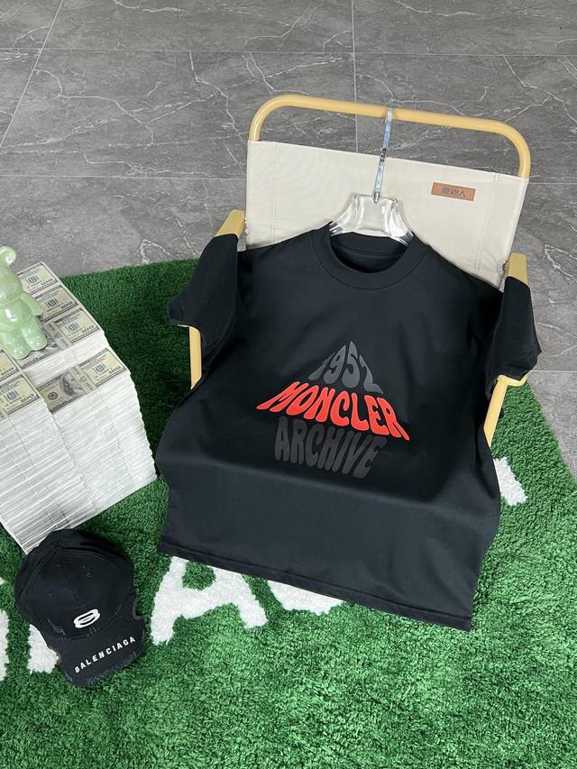 Moncler's 2025 Spring/Summer new arrivals, the latest short-sleeved crew neck T-