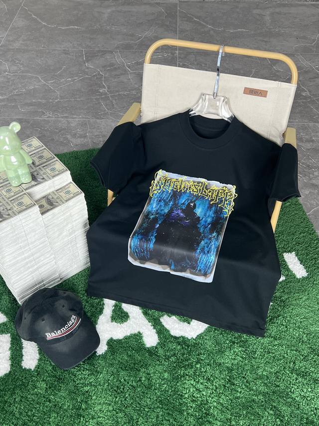 Balenciaga's 2025 Spring/Summer new collection debuts at the official store. The
