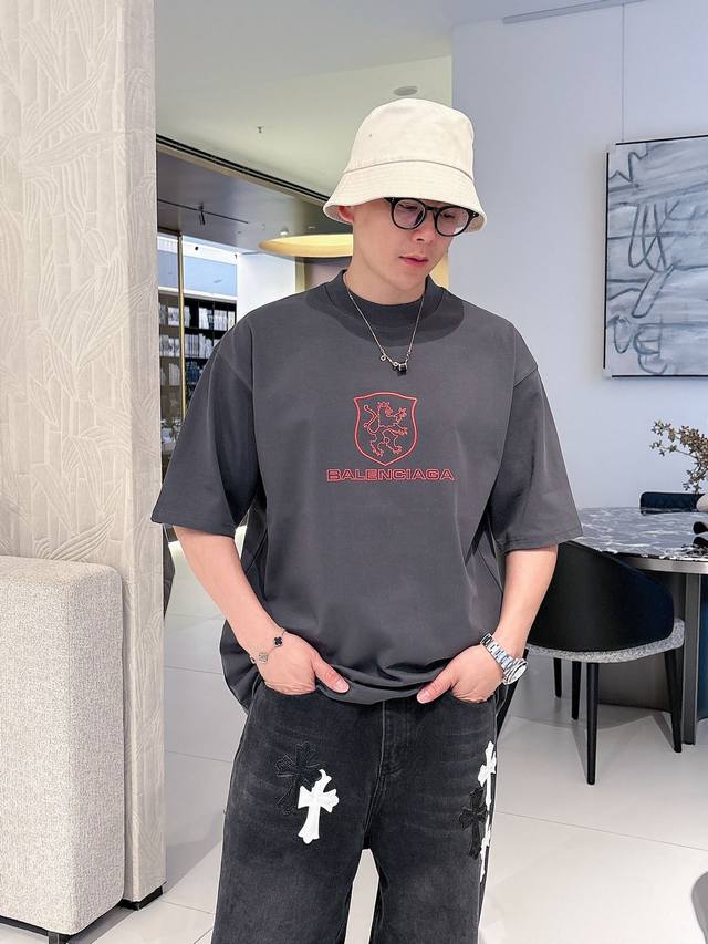Balenciaga's 2025 Spring/Summer new collection debuts at the official store. The