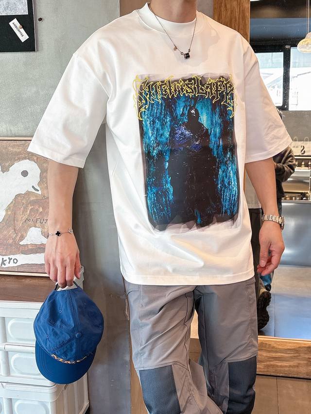 Balenciaga's 2025 Spring/Summer new collection debuts at the official store. The