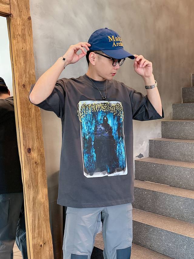 Balenciaga's 2025 Spring/Summer new collection debuts at the official store. The