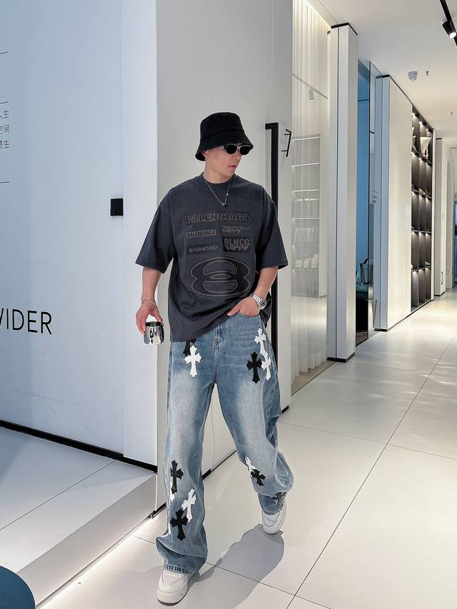 Balenciaga's 2025 Spring/Summer new collection debuts at the official store. The
