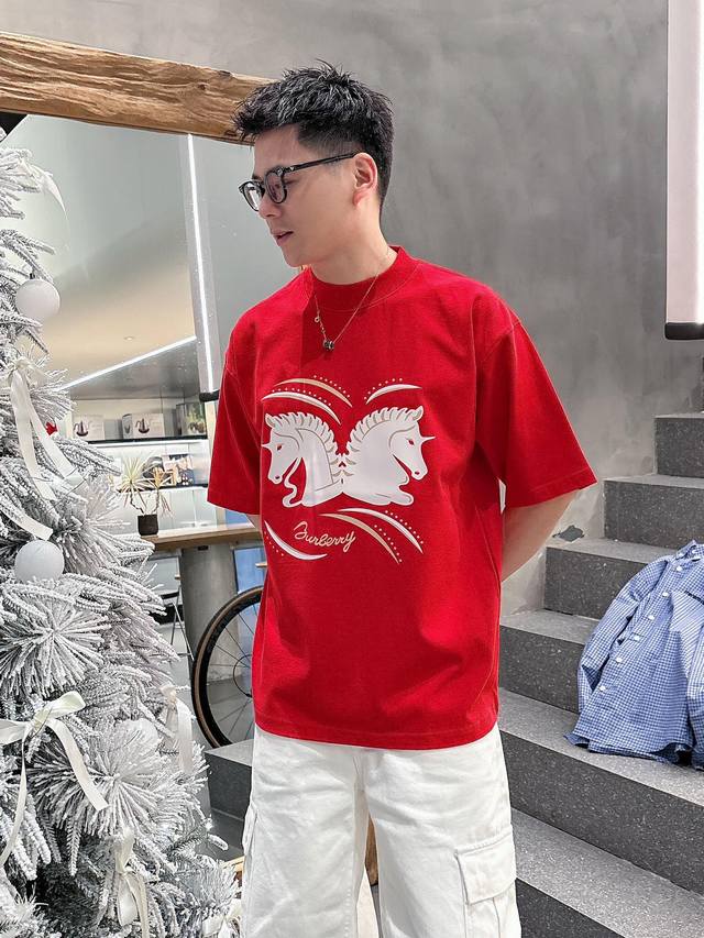 Burberry's 2025 Spring/Summer new collection debuts at the official store. The l