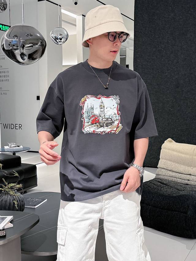 Burberry's 2025 Spring/Summer new collection debuts at the official store. The l