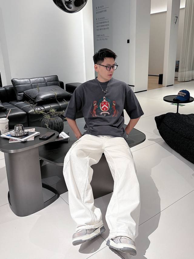 Lv 2025 Spring/Summer new release! The latest short-sleeved, round-neck T-shirt,