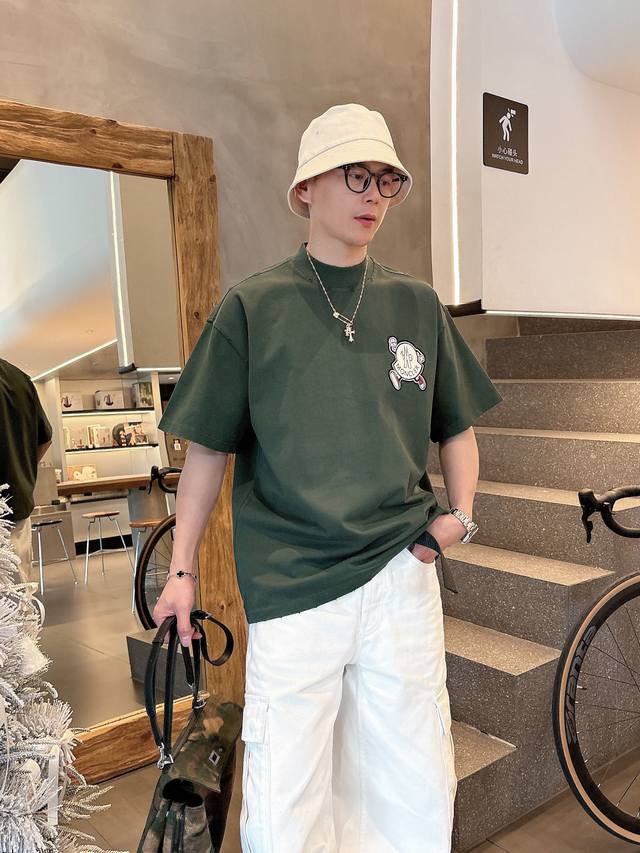 Moncler's 2025 new craftsmanship, washed, cut, and worn spring/summer new releas