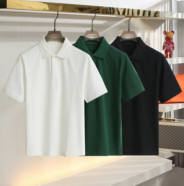 B's official website features the latest spring/summer color-blocking War Horse