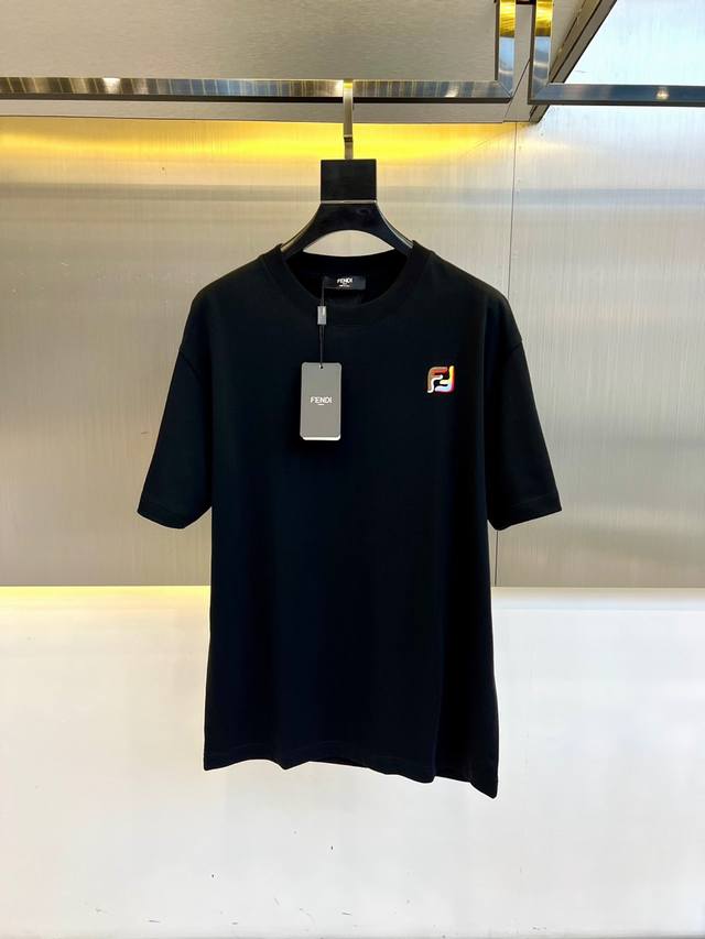 Fendi, a hot-selling short-sleeved T-shirt from Spring 2025. Made from custom-ma