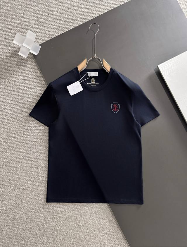 Bc recommends this classic, logo-printed round-neck long-sleeved T-shirt for bot
