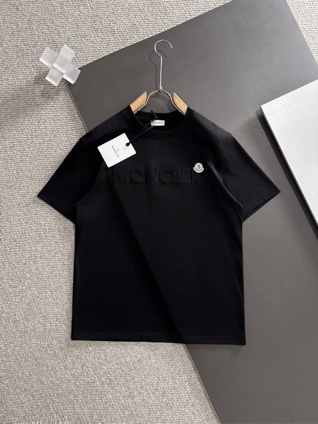 Moncrer's new 2025 Spring/Summer collection debuts at the official counter. This