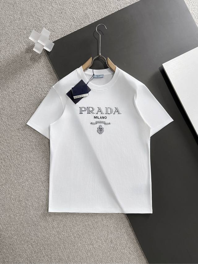 Prada's new 2025 Spring/Summer collection debuts at the official counter. High-e