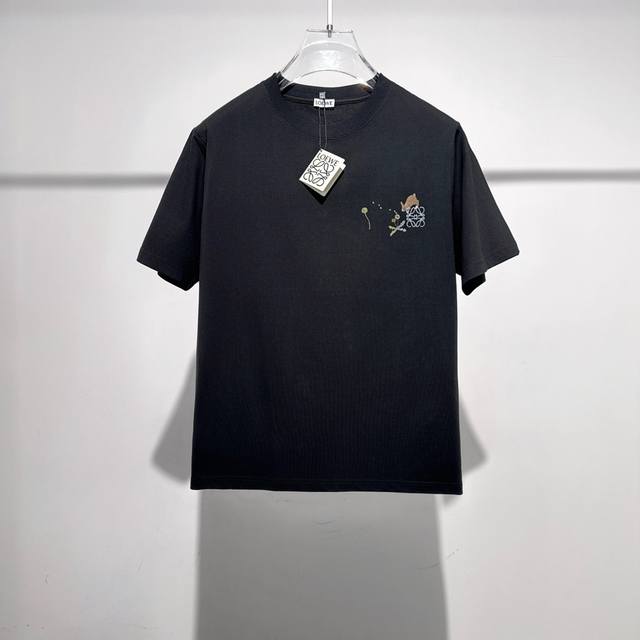 Loe*We's new Spring/Summer 2025 unisex short-sleeved T-shirt. Made in Italy, thi
