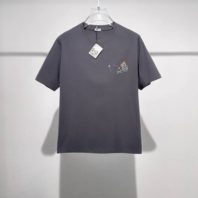 Loe*We's new Spring/Summer 2025 unisex short-sleeved T-shirt. Made in Italy, thi