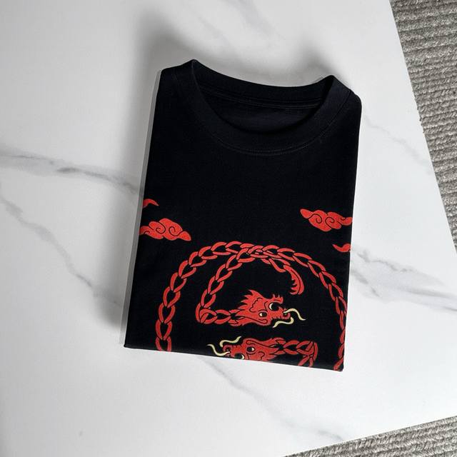 Gu's 2025 Early Spring new round-neck T-shirt, original custom-made, trade-order