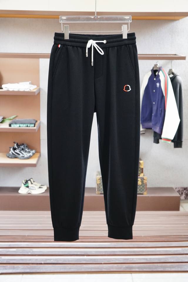 Moncler's 2025 Spring/Summer casual pants offer a fresh interpretation of the ae