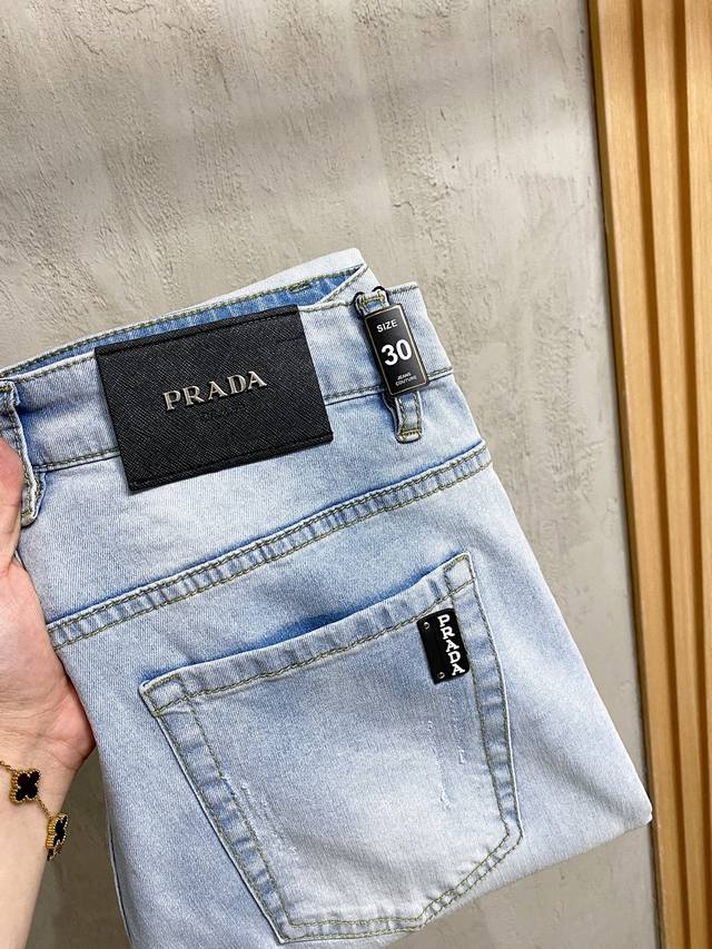 Prada 2025 Spring/Summer Men's Washed Straight Jeans! A great product from a tra