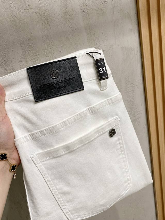 Ermenegildo Zegna Spring/Summer 2025 Men's Washed Straight-Leg Jeans! A great pr