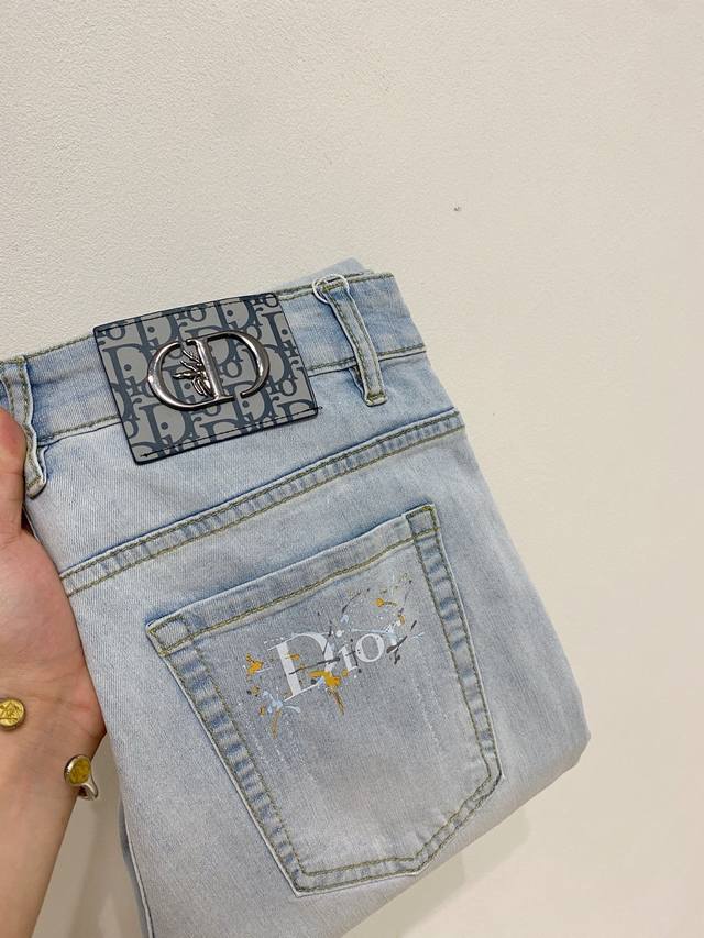 Dior 2025 Spring/Summer Men's Washed Straight Jeans! A great product from a trad