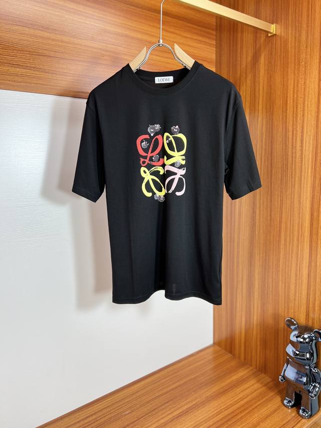 Loewe Spring/Summer New Arrivals. Round-neck short-sleeved T-shirt with all thre