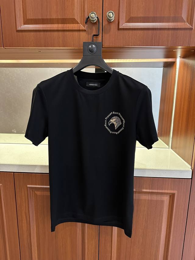 a new round-neck, short-sleeved T-shirt from the 2025 collection of Stie's. Made