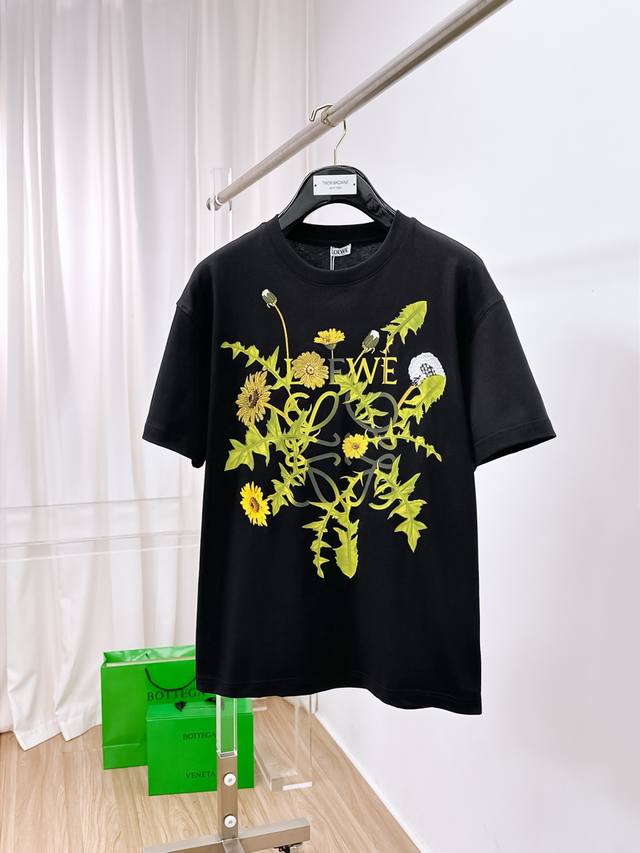 Loewe's new spring/summer collection debuts at the counter. This short-sleeved,