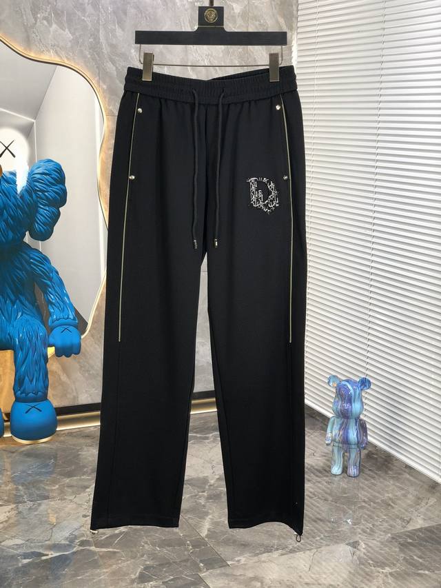 Dior. New for Spring 2025. Custom-made, high-quality, fashionable casual pants.