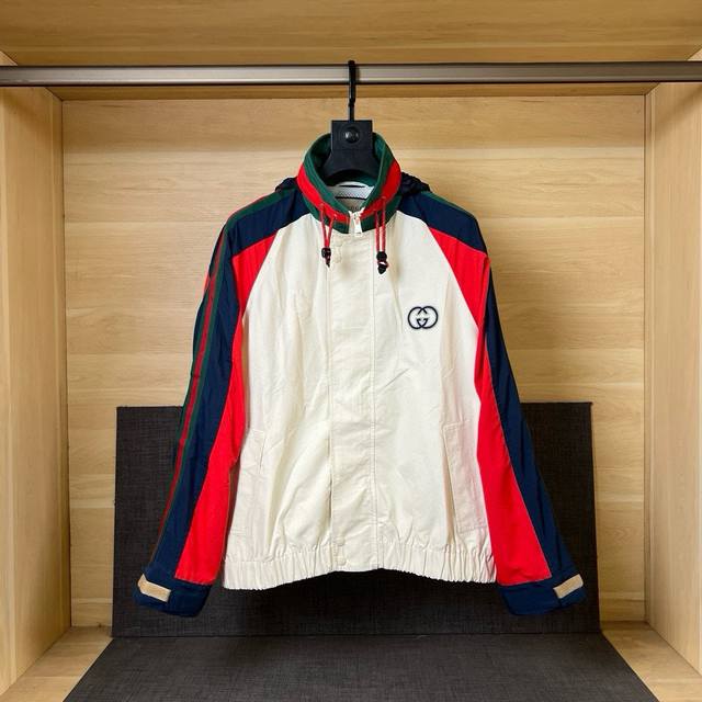 Gucc* New Autumn/Winter Spliced Windbreaker with Ribbon Jacket. The overall uppe