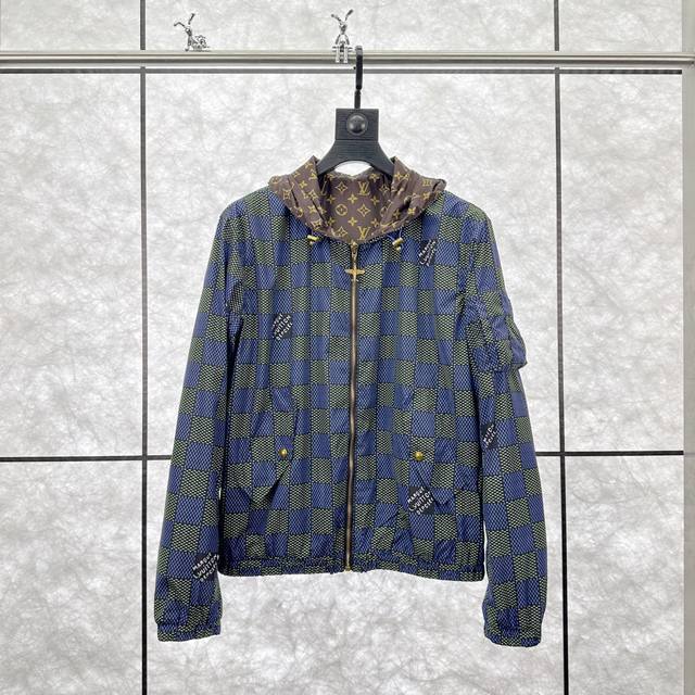 Lois Vitn 2025 Early Spring new checkerboard double-sided jacket. Checkered nylo