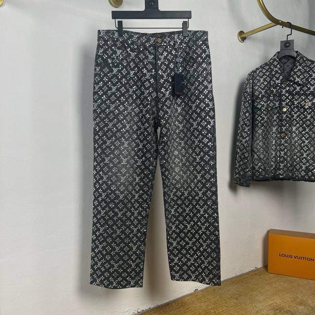 Lois Vitn new autumn/winter patterned rhinestone jeans. Exquisite hardware, orig