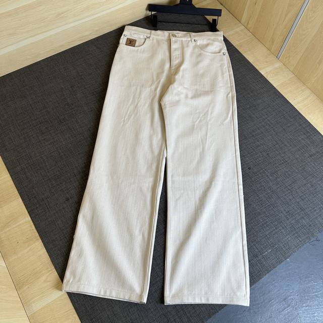 Lois Vitn 2025 Early Spring new casual wide-leg pants suit. Pearl button design.