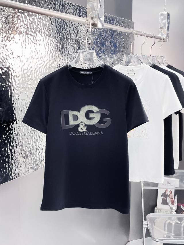 Dolce & Gabbana's new 2025 short-sleeved crew neck T-shirt, made of high-end cus