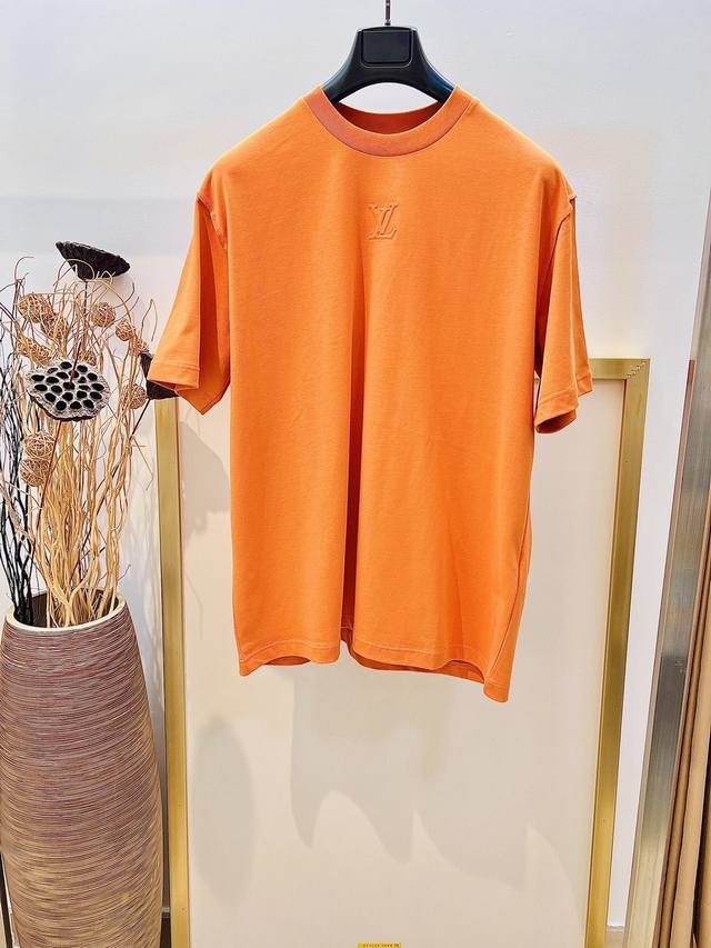 Sizes: 46, 48, 50, 52. This unisex 1V Louis T-shirt in burgundy, orange, and kha