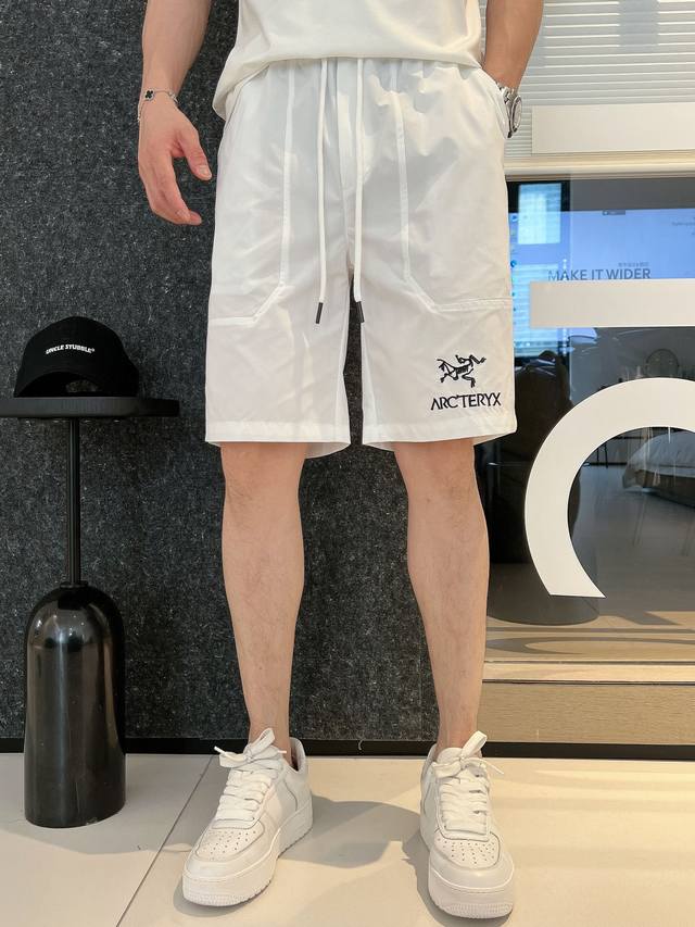 Arc'teryx's new 2025 summer men's casual shorts, featuring all three Arc'teryx l