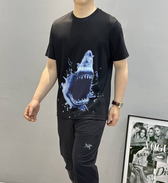 Givench* Givench 25S new mercerized cotton T-shirt. Excellent quality and contem