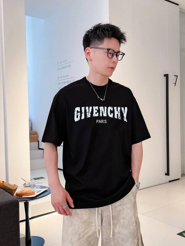 Givench* 25S new crew neck tee. Unisex style. A must-have! Custom cracked letter