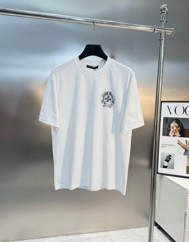 Chromehearts* new 25S T-shirt. Unisex! The classic horseshoe shape is a statemen