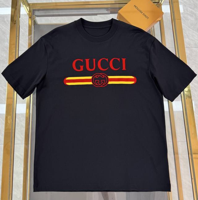 Gucci's hottest 2025 Spring/Summer new arrivals! This short-sleeved, crew-neck T