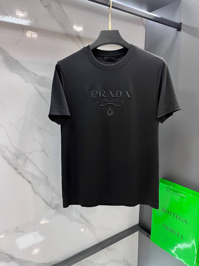 Prada 2025 Spring/Summer boutique short-sleeved T-shirt. Made from premium, high