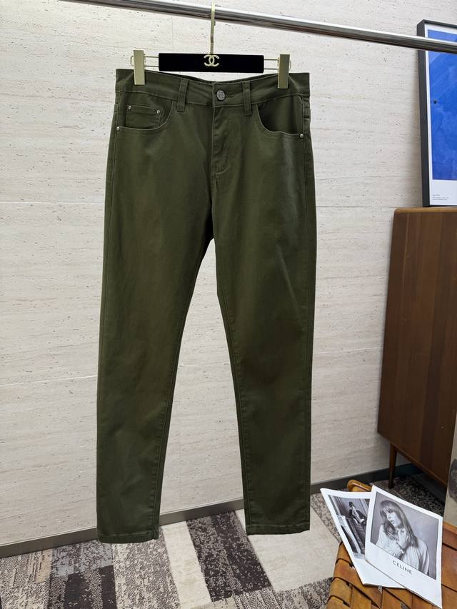 Lv25S Spring/Summer Men's Straight Jeans. Made of cotton denim, they're soft yet