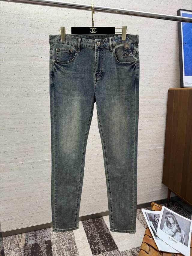 Lv25S Spring/Summer Men's Straight Jeans. Made of cotton denim, they are soft ye