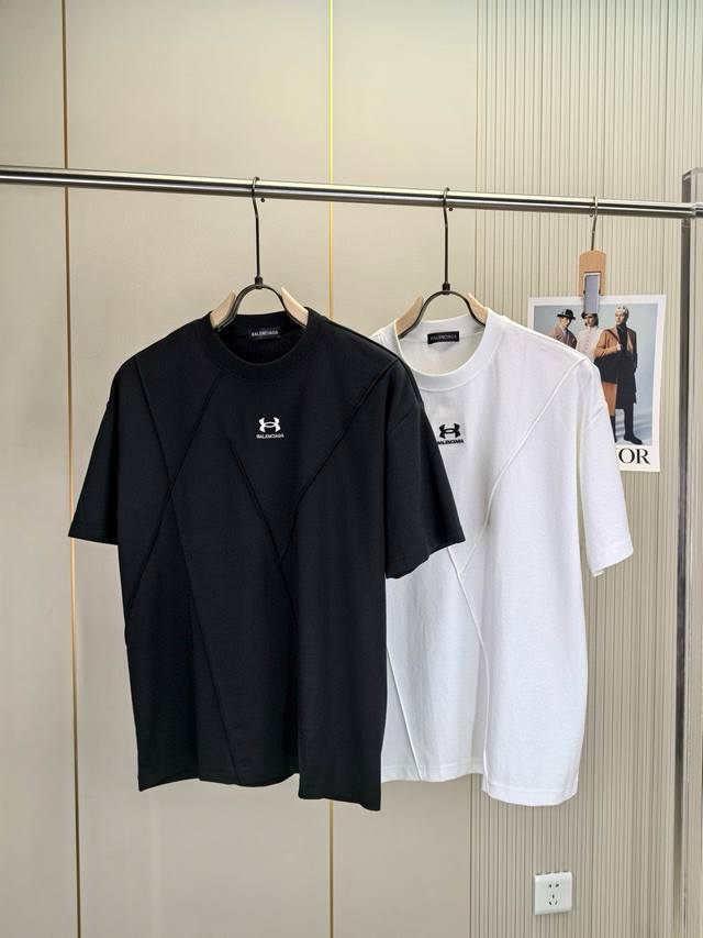Balenciaga, the new Spring/Summer 25 men's short-sleeved T-shirt, is now availab