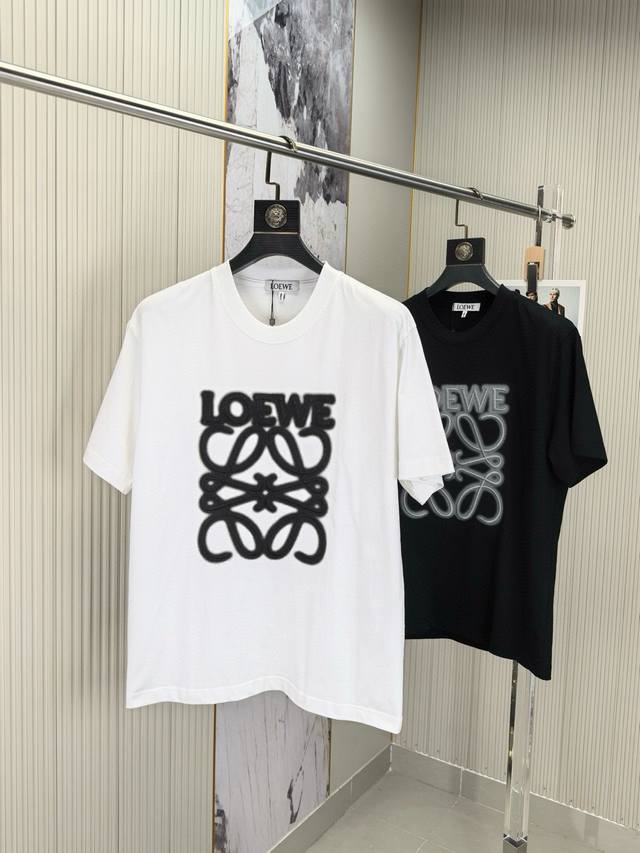 Loewe, the new Spring/Summer 25 men's crew neck short-sleeved T-shirt, is now av
