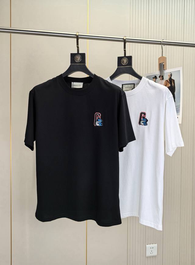 Gucci, Spring/Summer 2025 new arrival! This stylish, round-neck, short-sleeved,