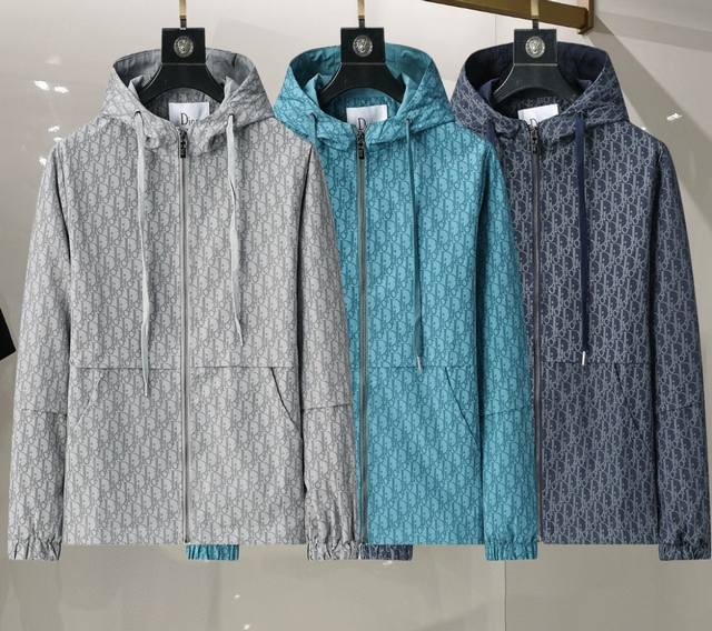 Dior's latest men's jacket in 25 years, with a color combination that is classic