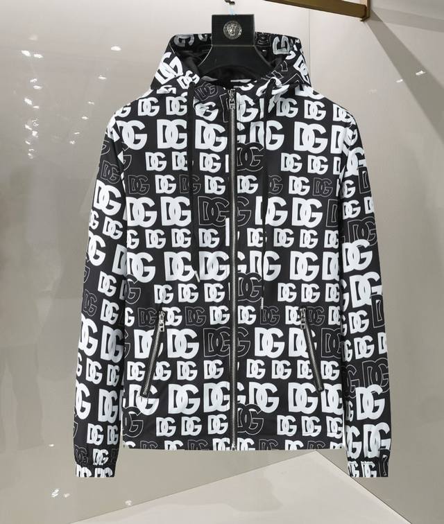 D&G Dolce & Gabbana's latest men's jacket in 25 years features a color combinati