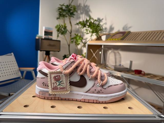 Customized sneakers Nike Dunk Low first layer Size: 35.5 36 36.5 37.5 38 38.5 3